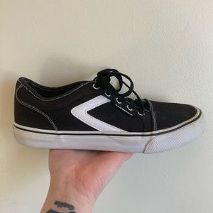 Airwalk Running Shoe “Vans Style” Men’s Size US 7.5 (Sneaker, Lace Up)